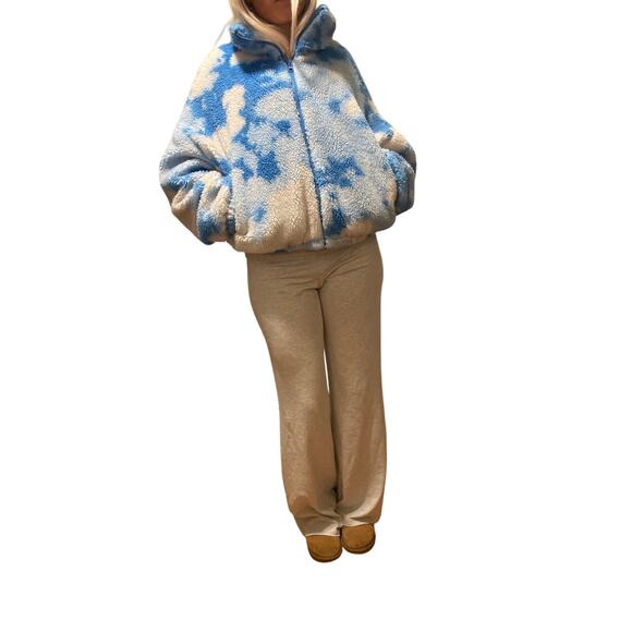 Urban Outfitters Fluffy blue & white coat w/side pockets and zip front - Picture 4 of 7